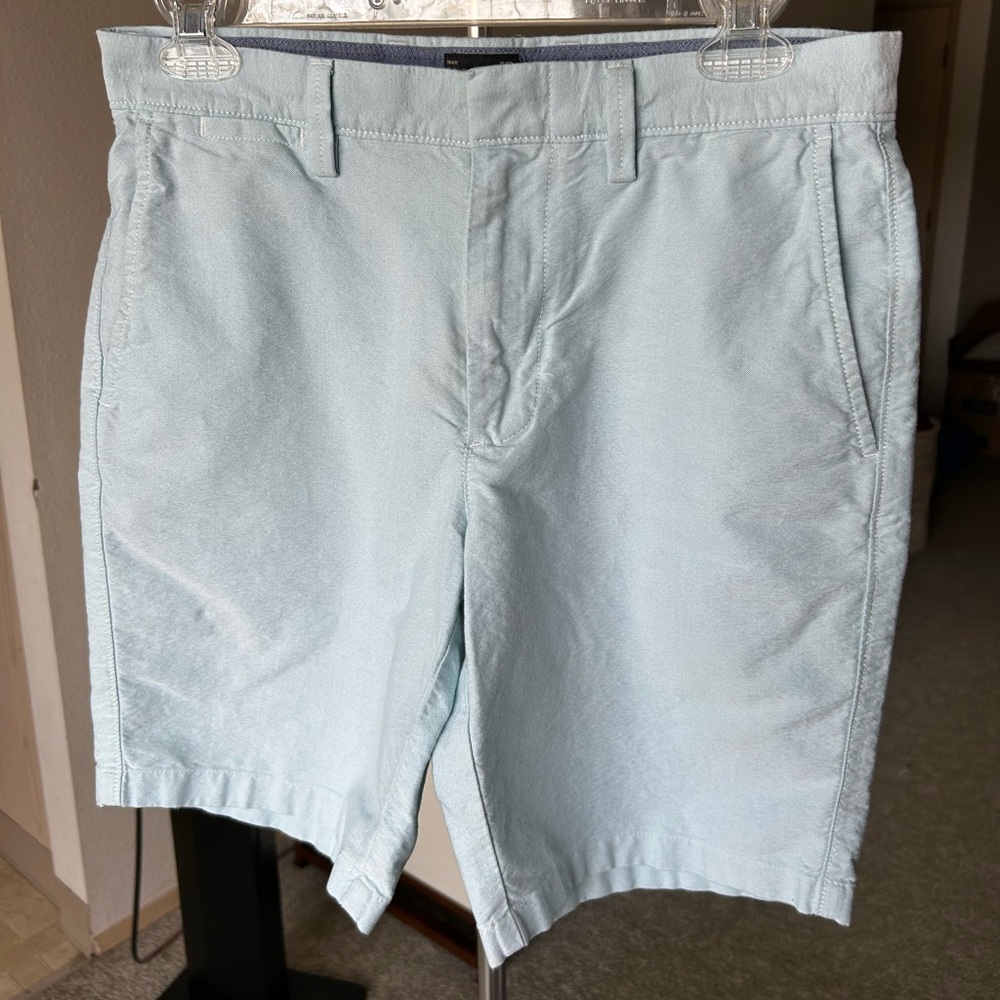 J. CREW, Men light green 9” Short